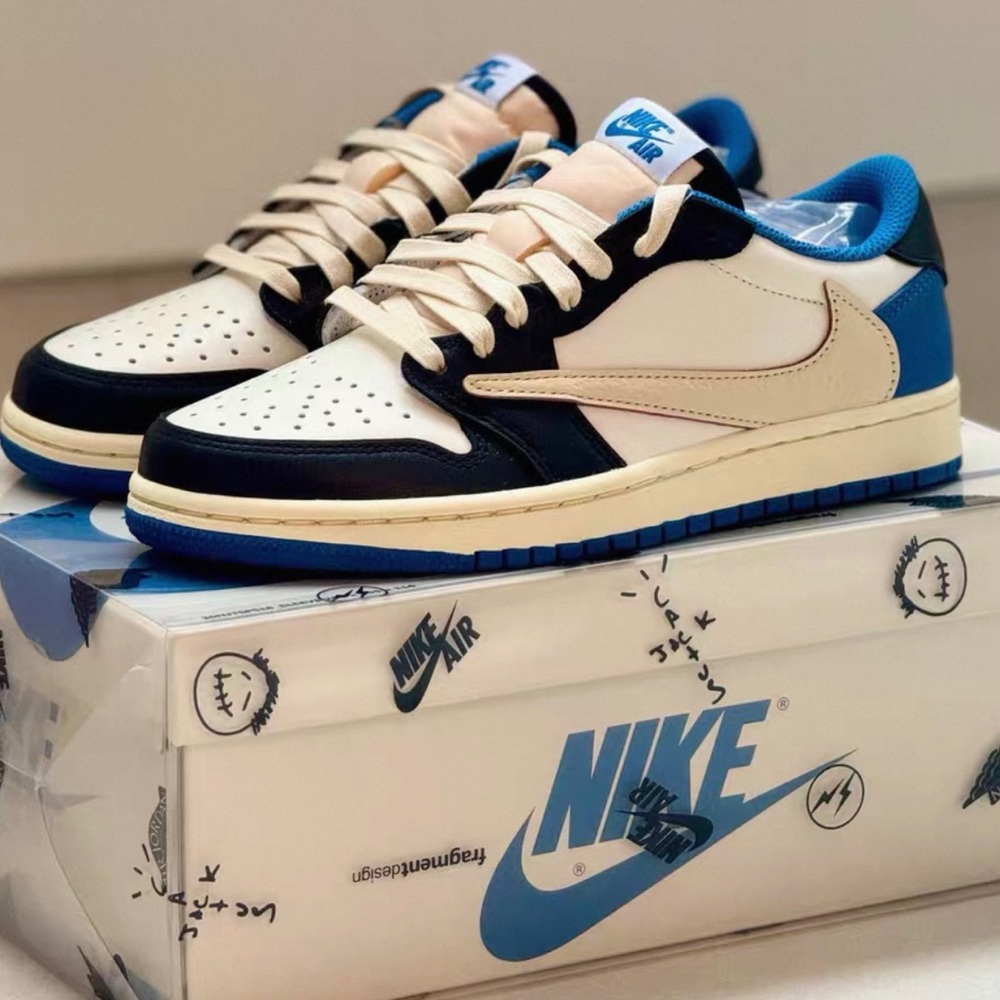 💙💙💙Travis Scott x Fragment Design x Jordan Air 1 OG Low SP Reverse Swoosh 2.0